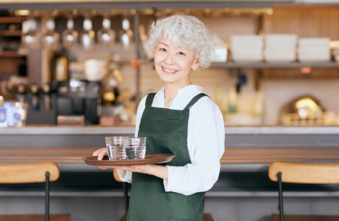 札幌の高齢者ホームで“家の味”喫茶店オープン　シニアたちの人生経験が人気に